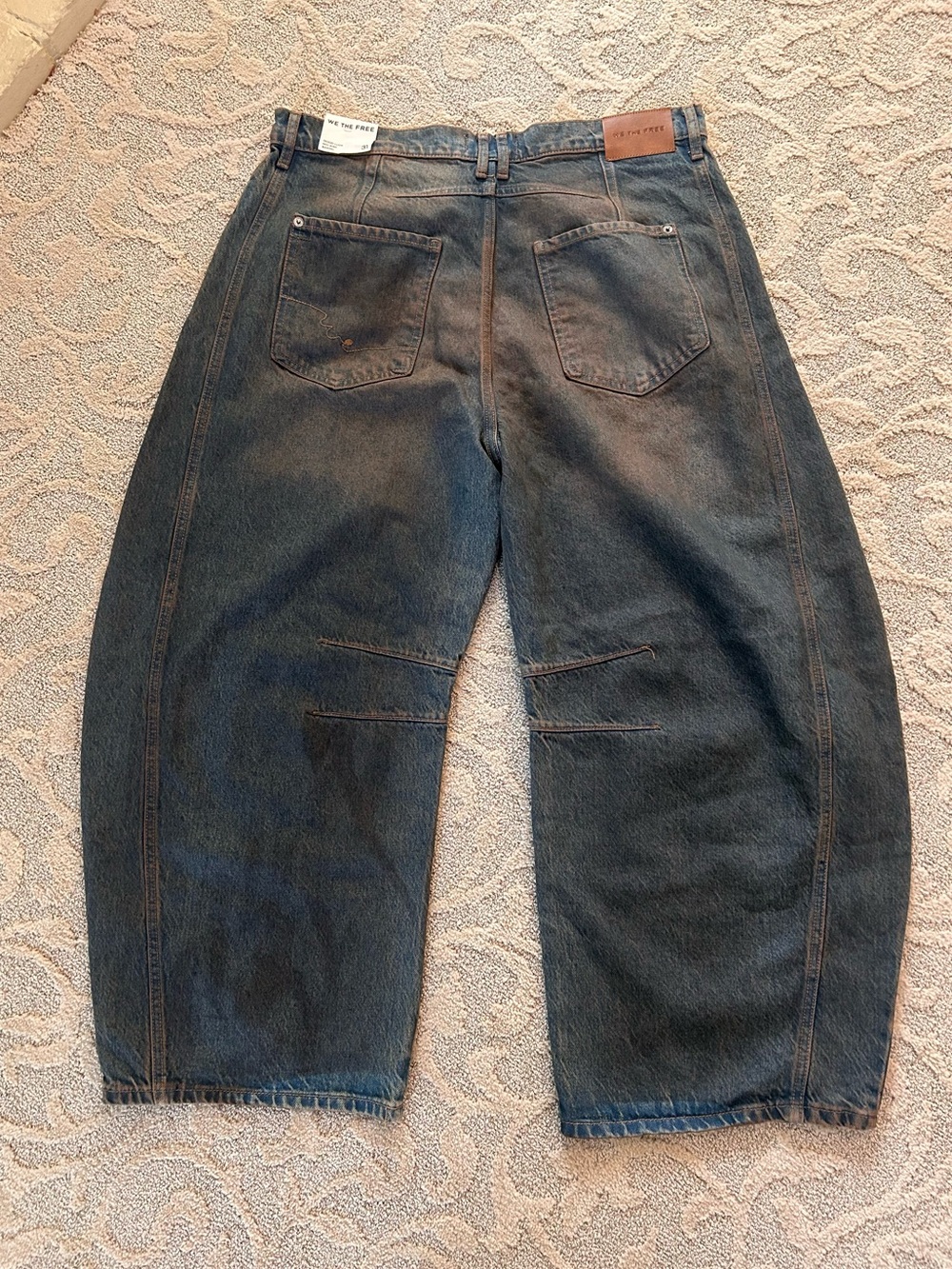 WE THE FREE mid rise barrel jeans. Lost in the Desert. NWT. - Picture 5 of 13